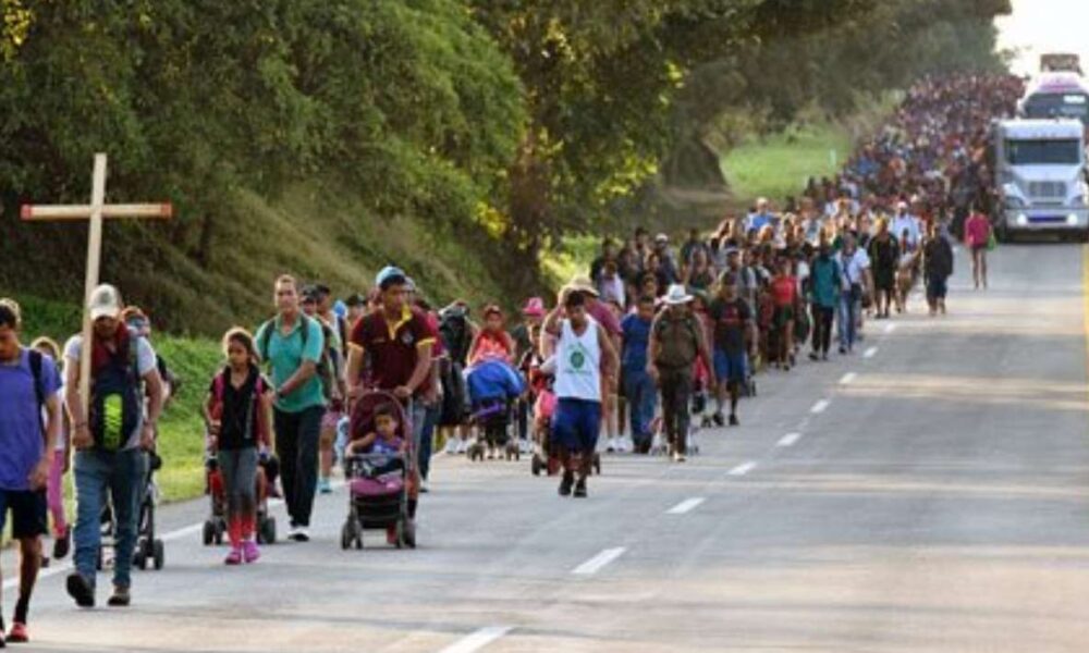 Nueva caravana migrante parte desde Tapachula hacia Estados Unidos