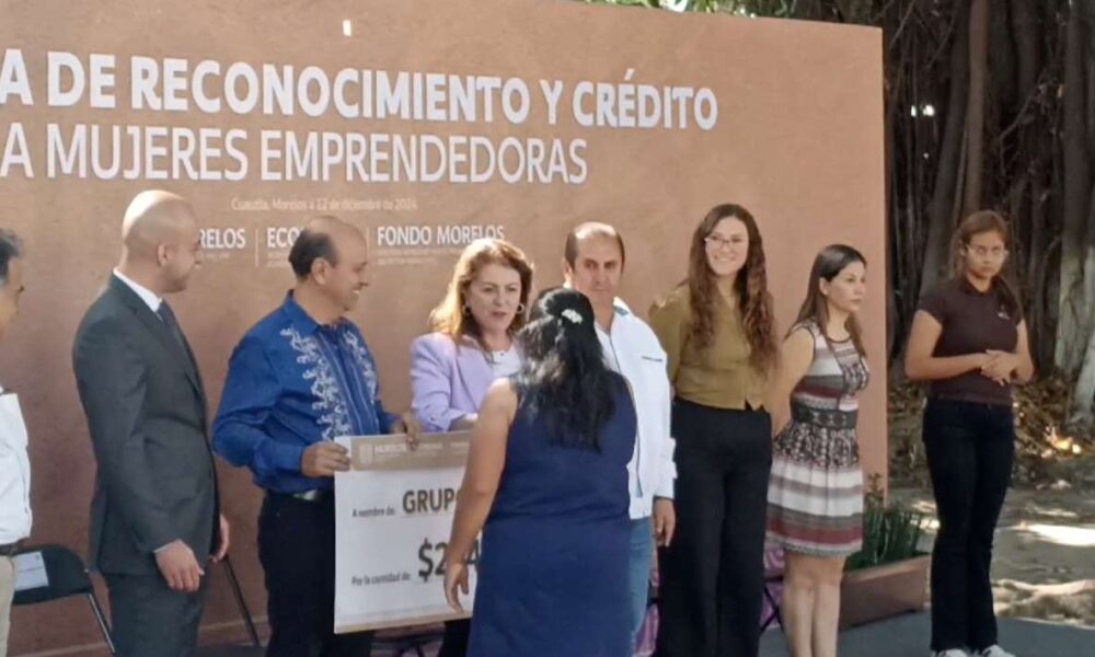 Entrega gobernadora Margarita González Saravia reconocimientos y créditos a Mujeres Emprendedoras