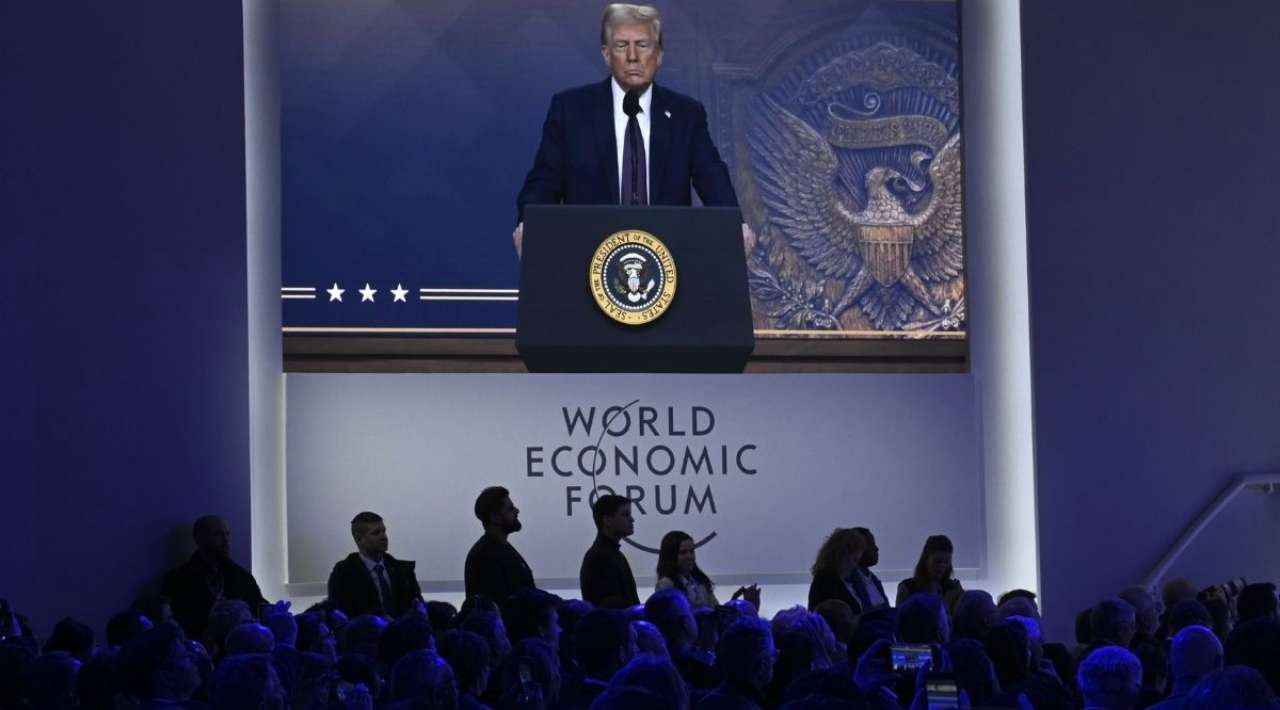 Trump lleva propuesta de aranceles a Davos: “vengan a fabricar en América”