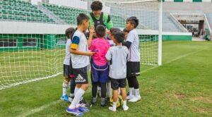 Jugadores del Atlante Conviven con Niños Morelenses en el Estadio Agustín “Coruco” Díaz