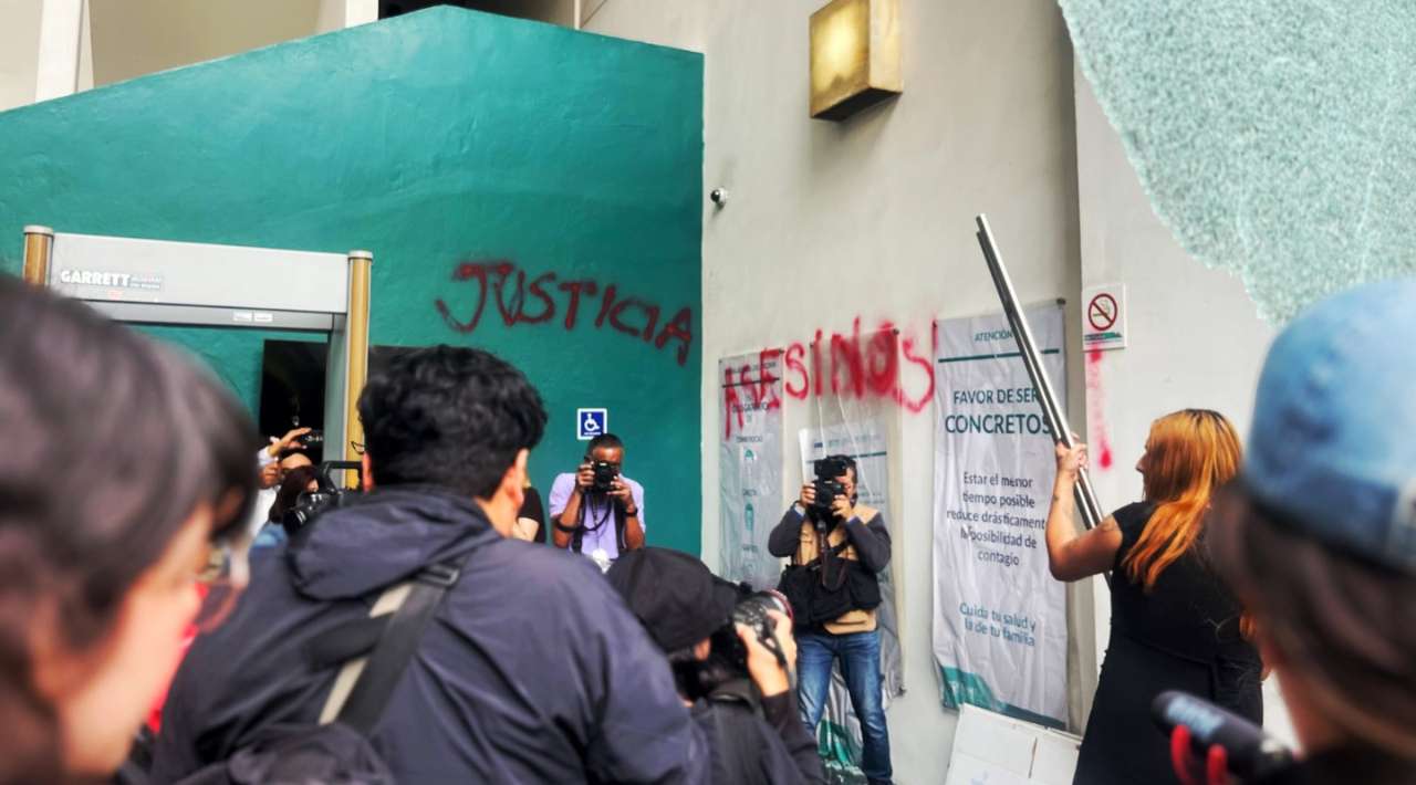 Colectivos trans irrumpen en Ciudad Judicial de la CDMX en protesta contra feminicidios y transfeminicidios