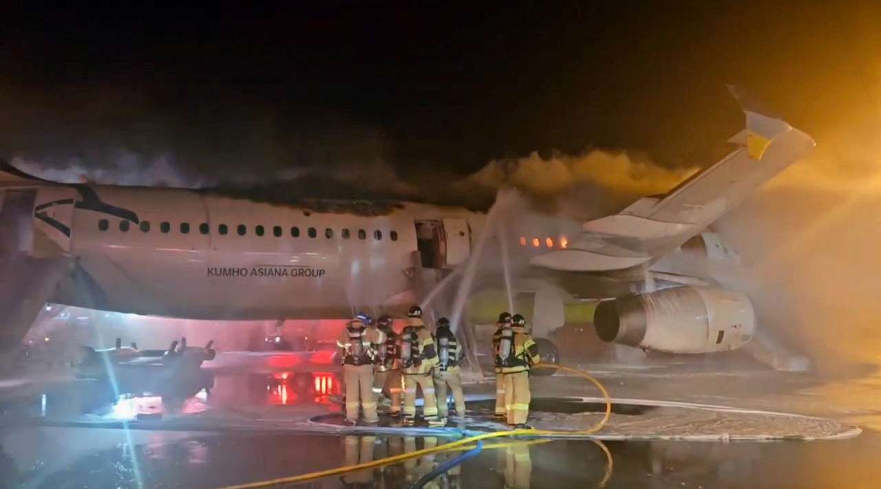 Incendio en avión de Air Busan obliga a evacuación de emergencia en Corea del Sur