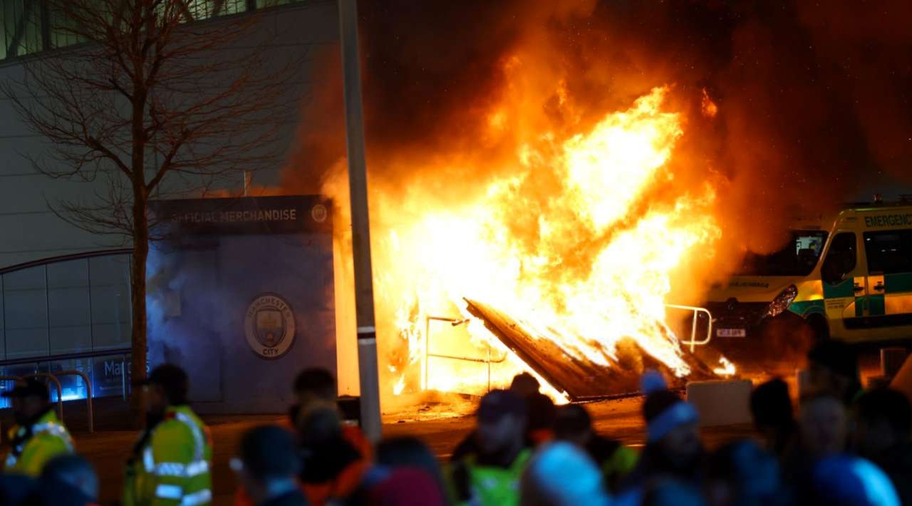 Incendio desata preocupación en Manchester previo a la Champions