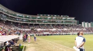 Ambiente Festivo en el Estadio Agustín “Coruco” Díaz para el Partido entre Atlante y Pumas UNAM