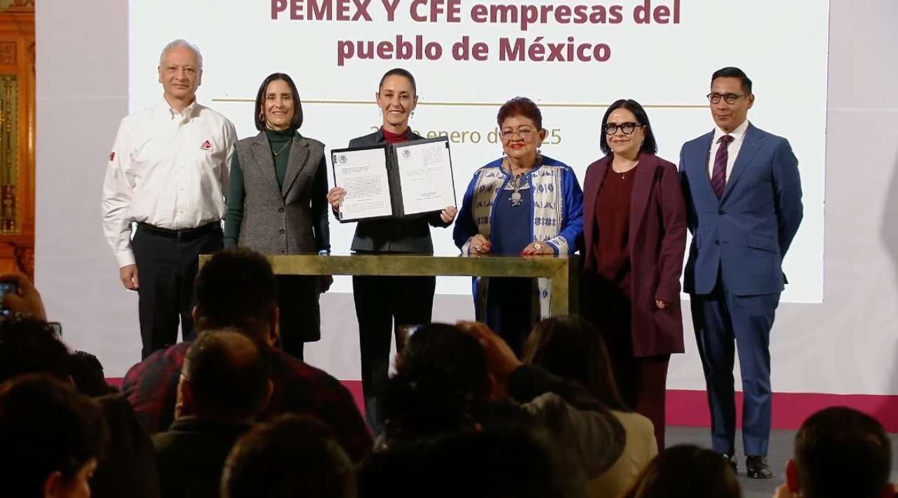 Sheinbaum firma reformas secundarias en materia energética