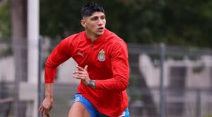 Chivas se prepara para enfrentar a Tigres con la posible vuelta de Alan Pulido