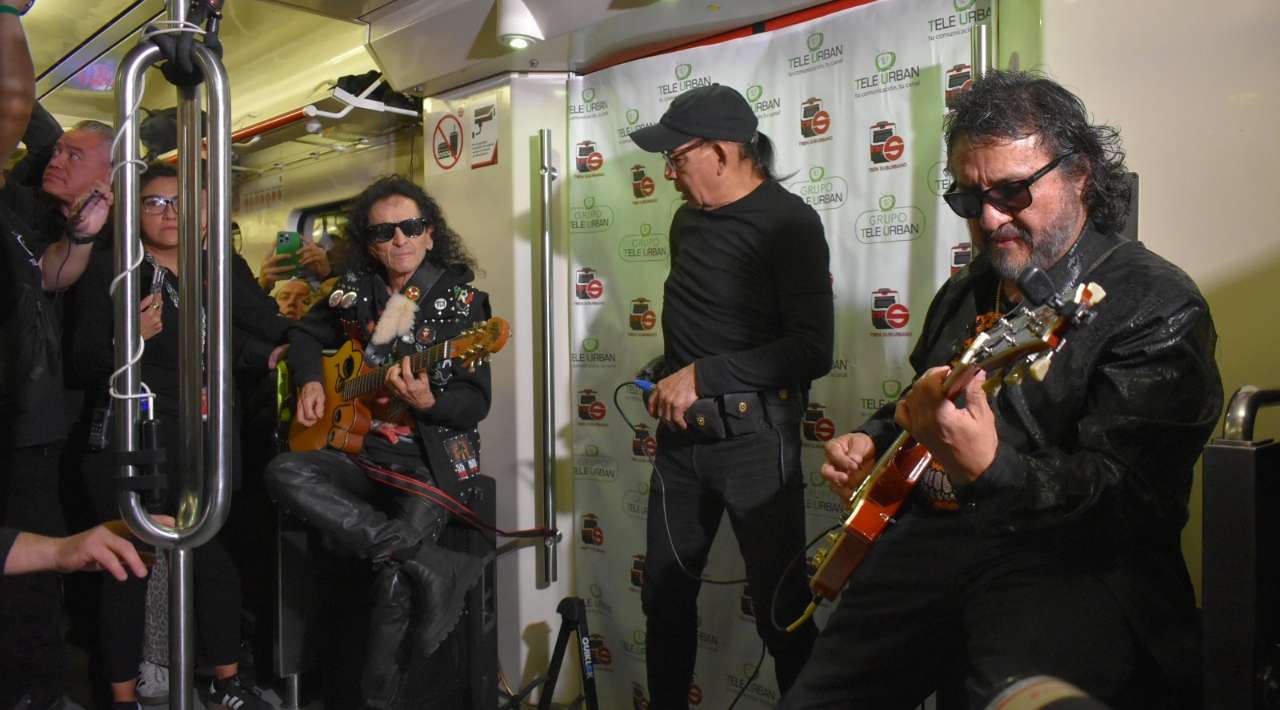 ¡Qué viva el rock and roll! El Tri sorprende con concierto en el Tren Suburbano