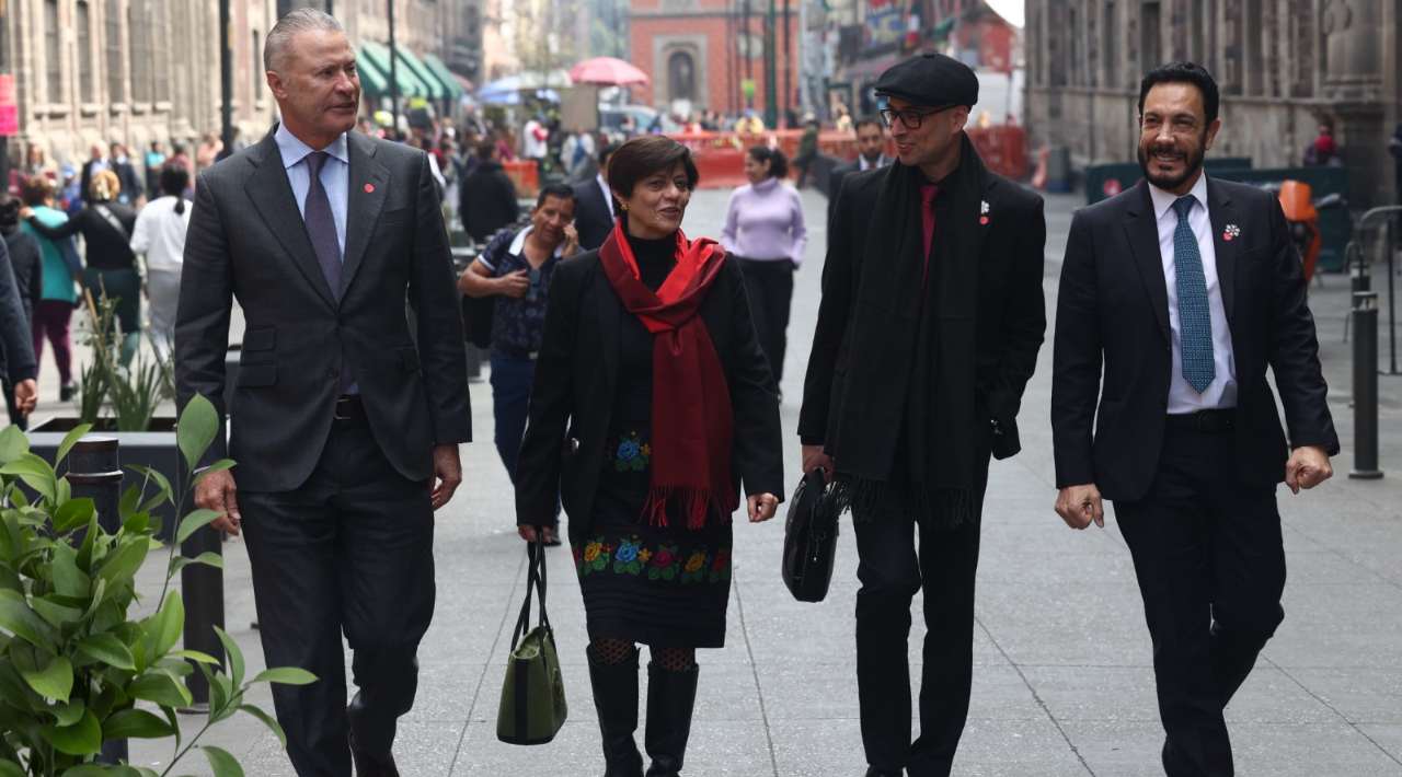 Presidenta Claudia Sheinbaum se reúne con embajadores y cónsules en Palacio Nacional