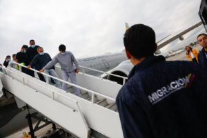 Costa Rica recibirá vuelo con 135 migrantes deportados de EU