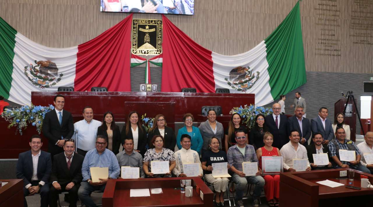 Reconocen a trabajadores de radio y televisión en el Congreso de Morelos