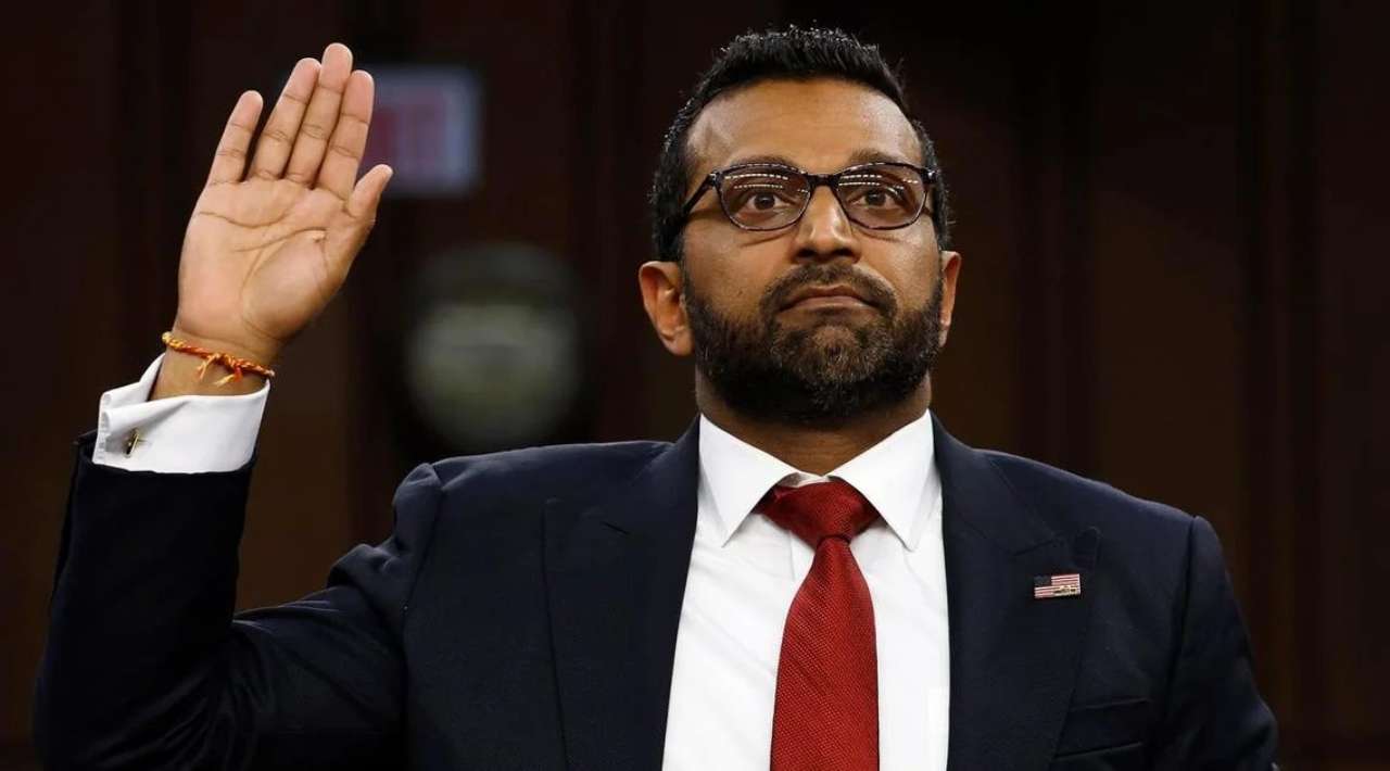 Senado de EU confirma a Kash Patel como director del FBI