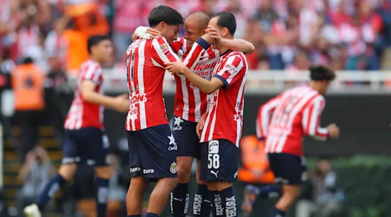 Victoria de Chivas ante Tijuana no calma el descontento de la afición rojiblanca