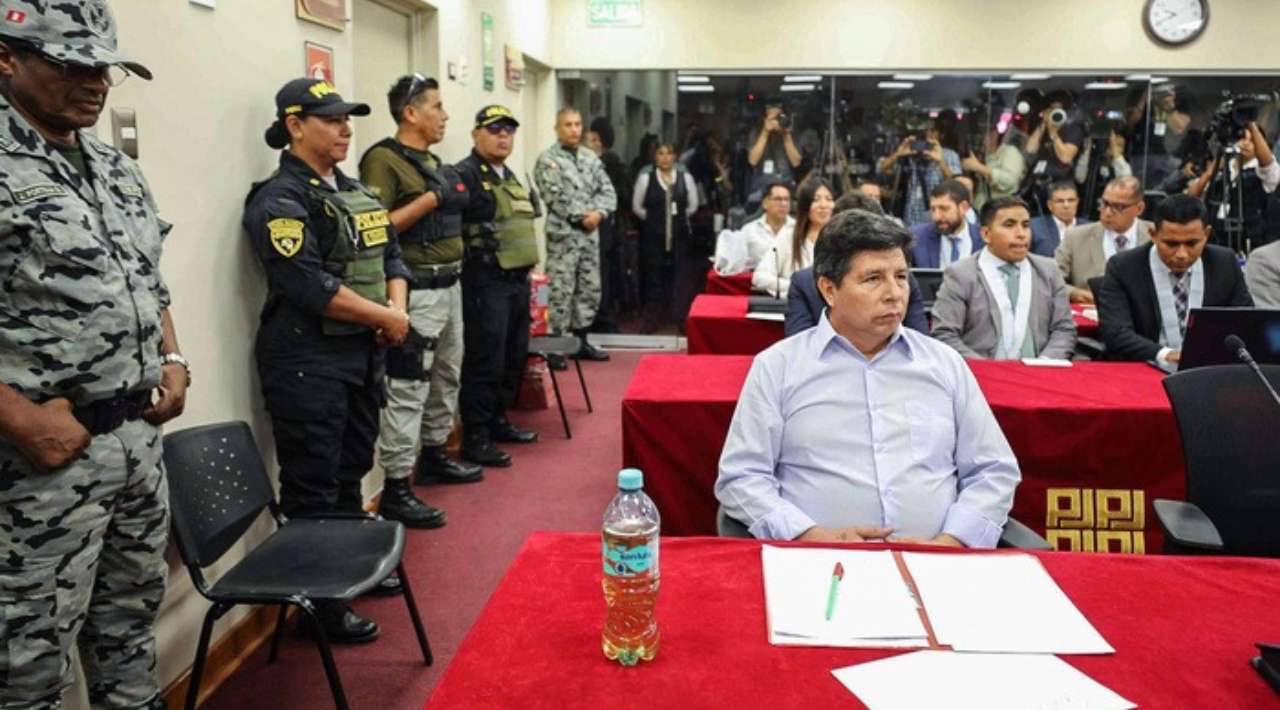 Expresidente de Perú inicia huelga de hambre en protesta por juicio