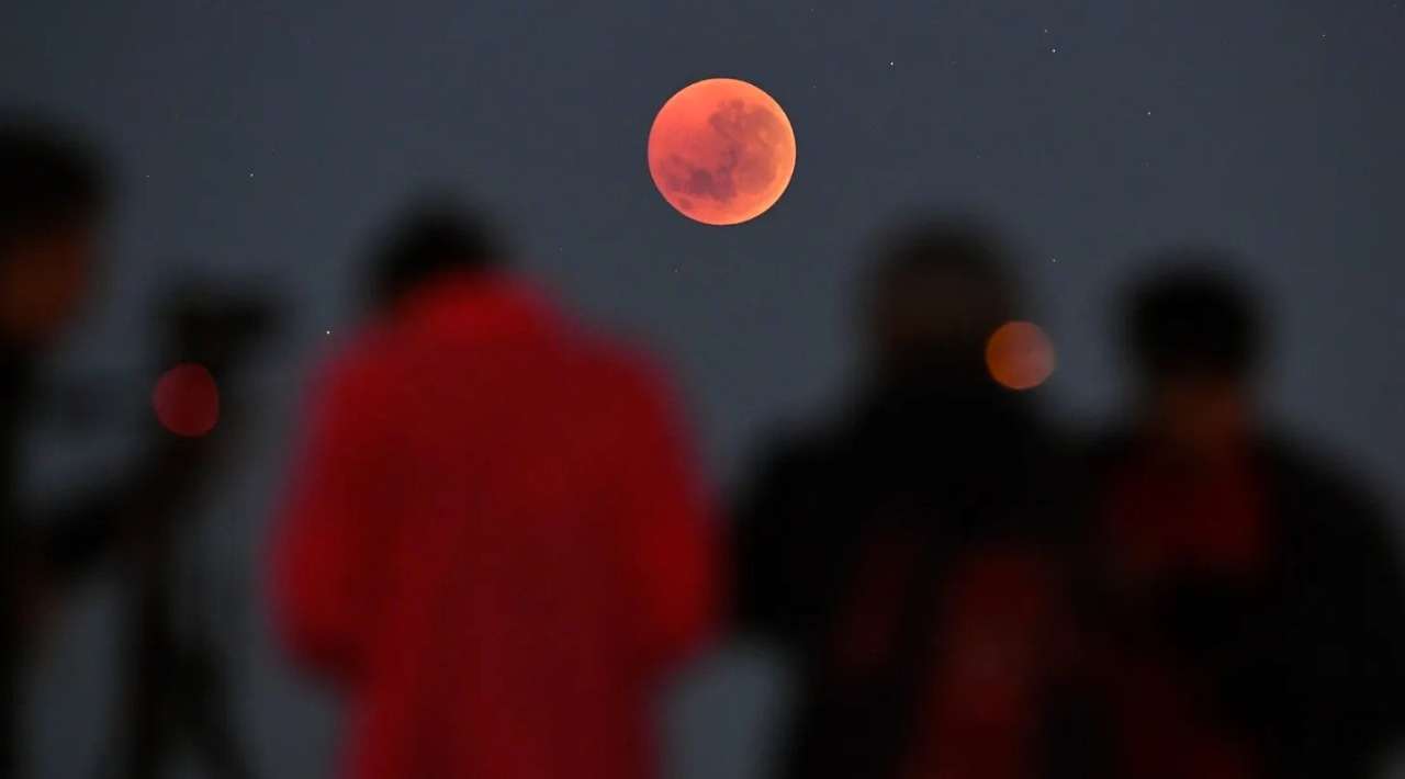 Habrá eclipse lunar total esta noche