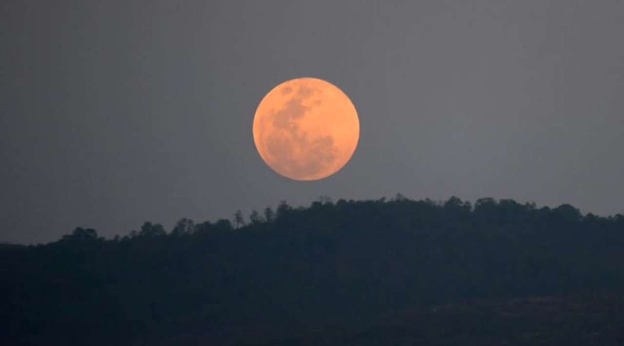 La Luna se tiñe de rojo: México presencia un espectacular eclipse total