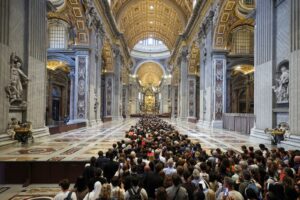 En primer día, 60 mil personas despiden al papa Francisco en el Vaticano