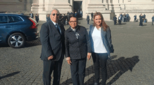 Rosa Icela Rodríguez llega al Vaticano por el funeral del Papa Francisco