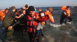 Dos naufragios en el Mar Egeo dejan 16 muertos y decenas de sobrevivientes