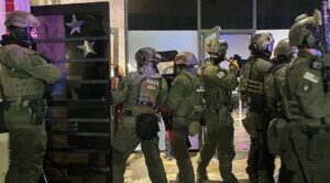 Detienen a más de 100 migrantes en club clandestino en Colorado