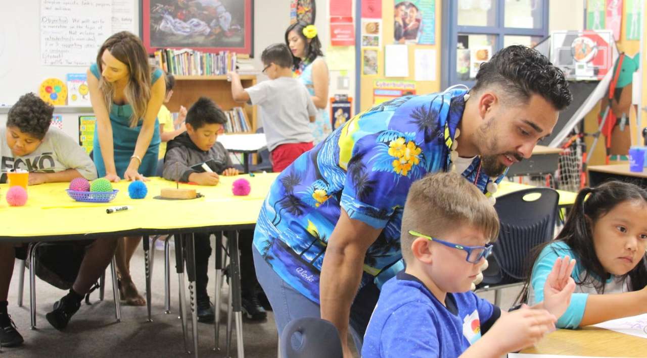 Trump elimina mil millones de dólares para salud mental en escuelas de EEUU
