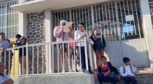 Regresan a clases en primaria Emiliano Zapata de Tlaltizapán tras destitución de directora