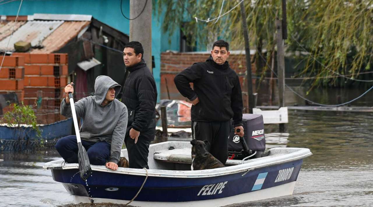 Lluvias en Buenos Aires deja miles de evacuados