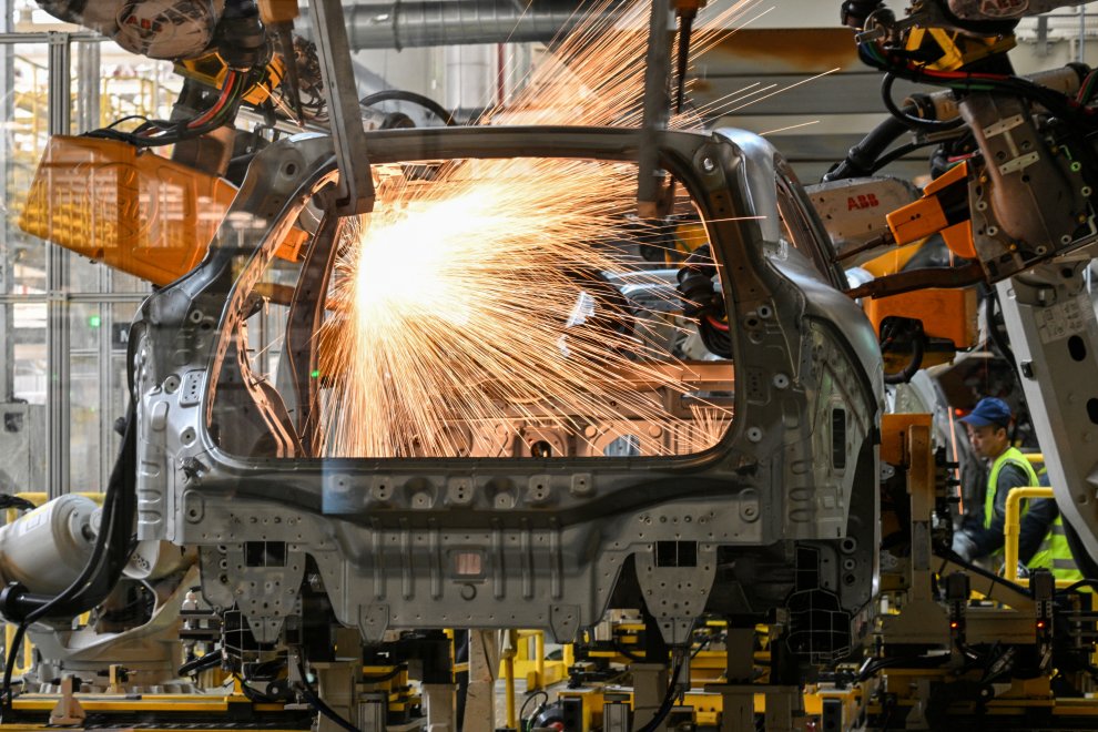 Relaja Trump aranceles a la industria automotriz