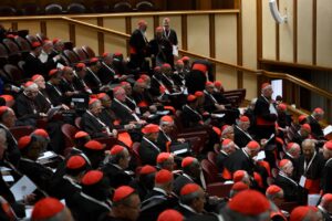 Cardenales se instalan en el Vaticano para el cónclave