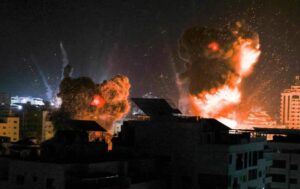 Nuevos ataques israelíes dejan al menos 92 muertos en Gaza