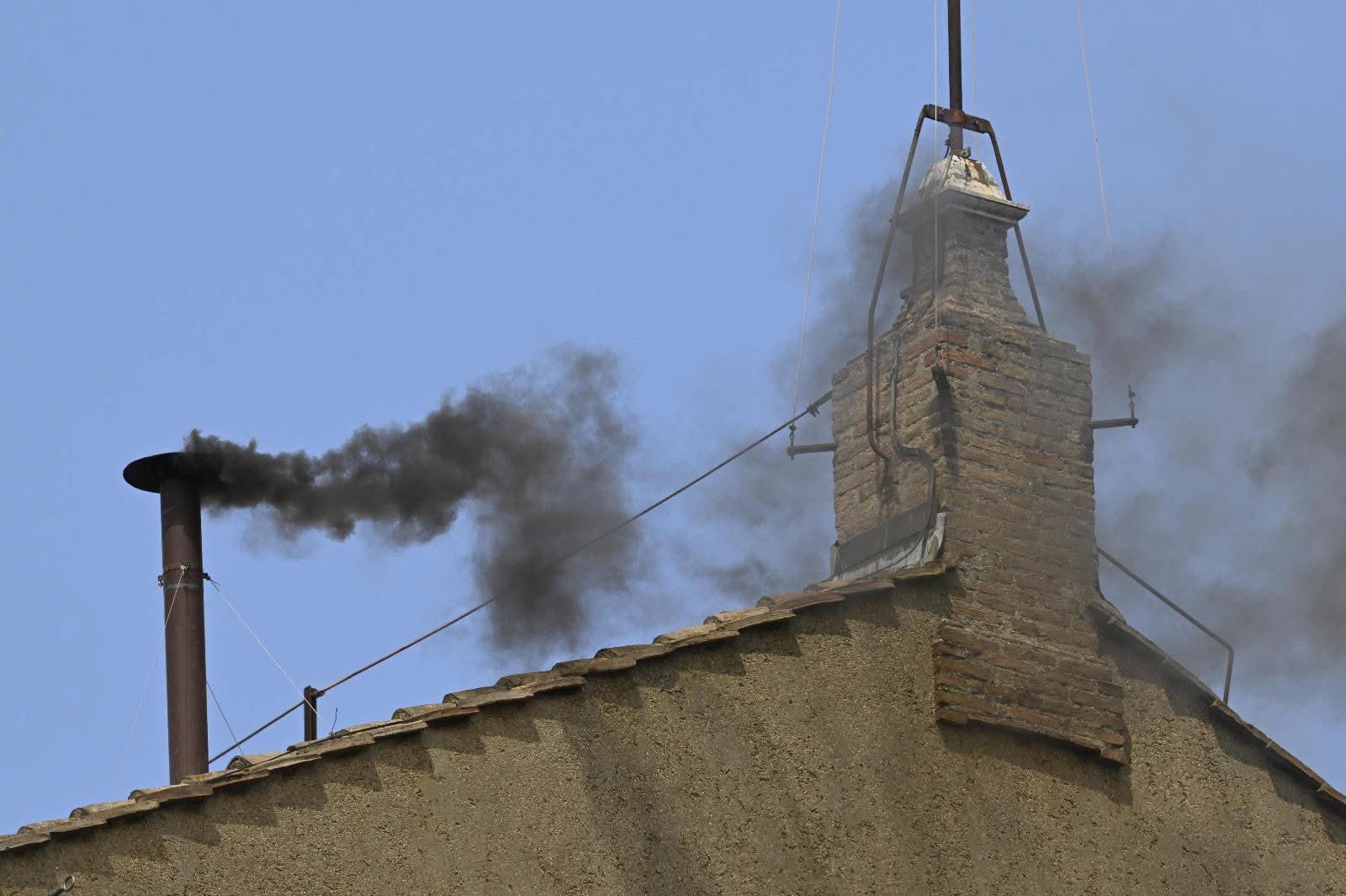 Segunda fumata negra en el Conclave, crece la expectativa mundial