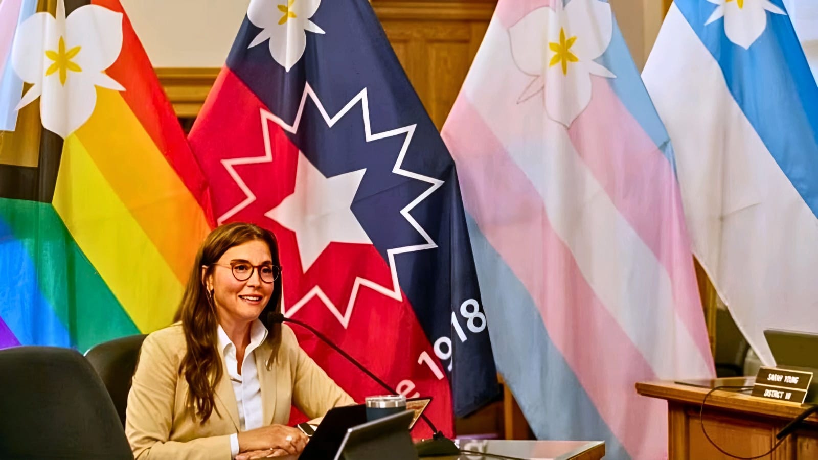 Responden dos ciudades de EEUU a prohibición de banderas LGBT+