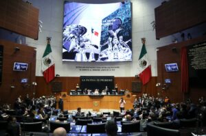 Senado mexicano rechaza impuesto del 5% a remesas