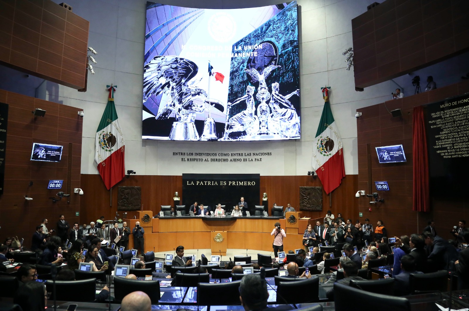 Senado mexicano rechaza impuesto del 5% a remesas