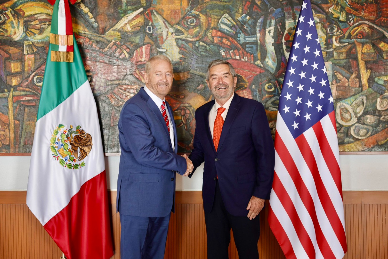 Ron Johnson inicia labor diplomática en México