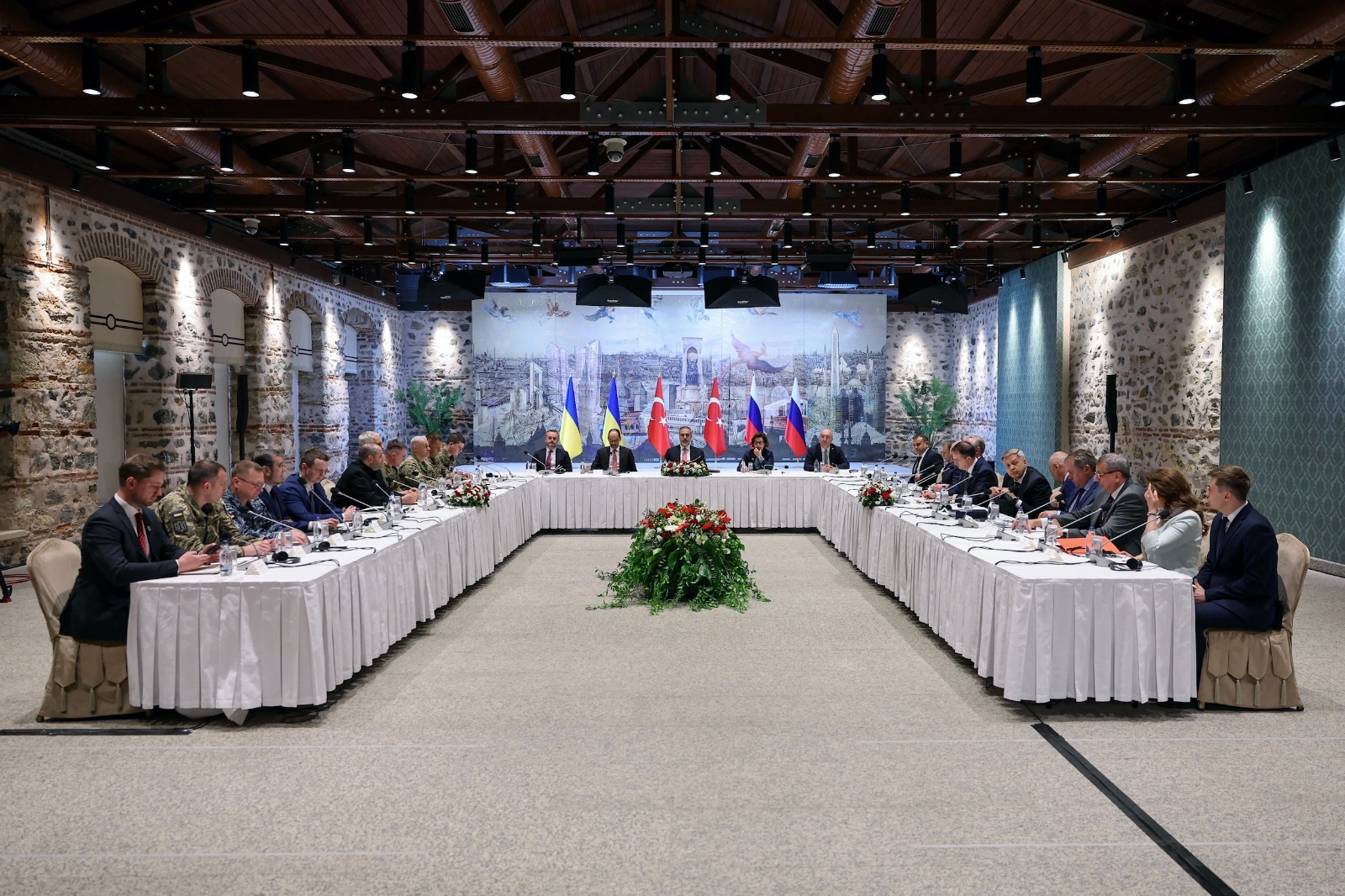 Rusia y Ucrania anuncian intercambio de 2 mil prisioneros y analizan posible cese al fuego