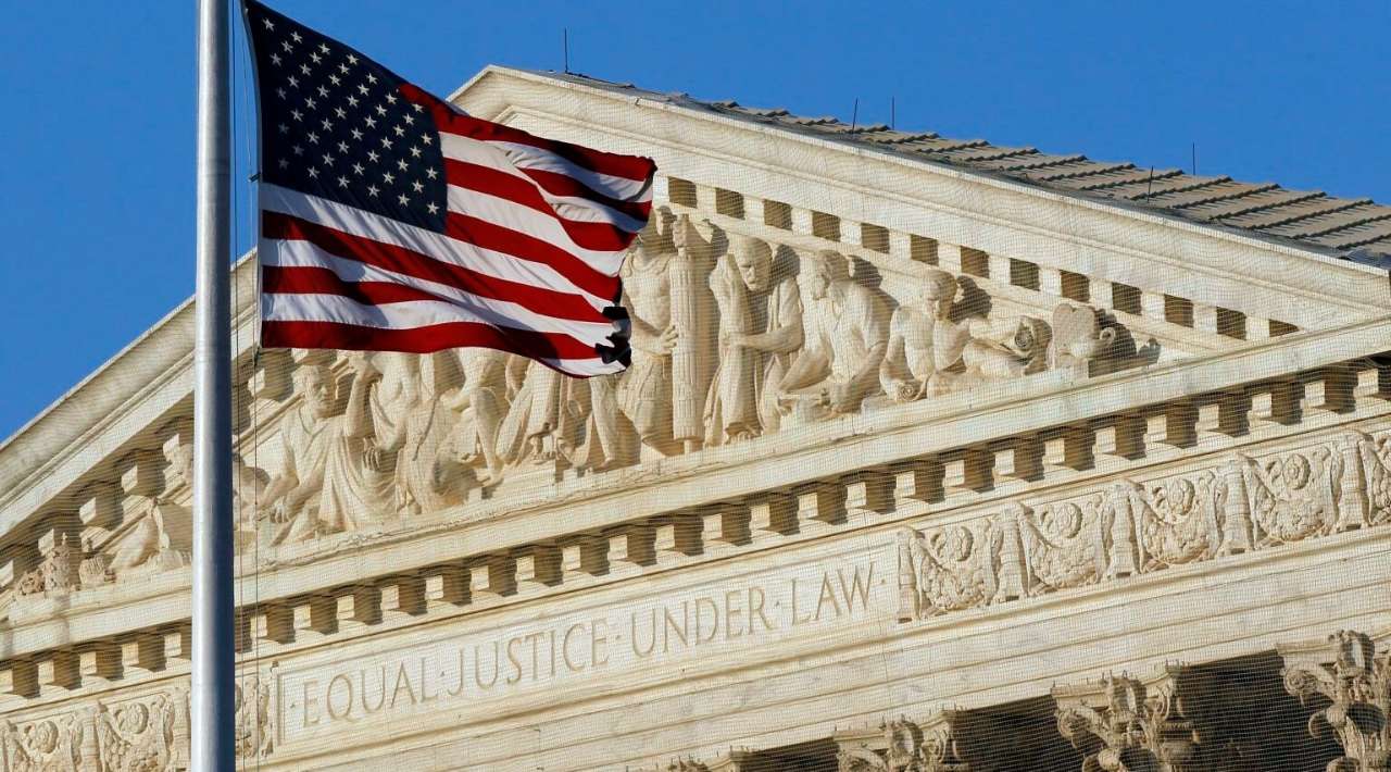 Suprema Corte da luz verde para retirar protecciones a 350 mil venezolanos