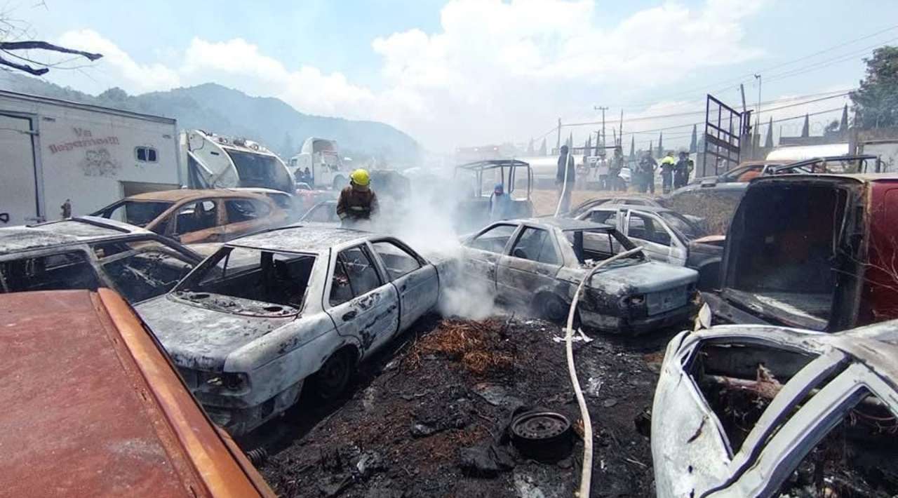 Se incendian ocho vehículos en corralón municipal de Huitzilac
