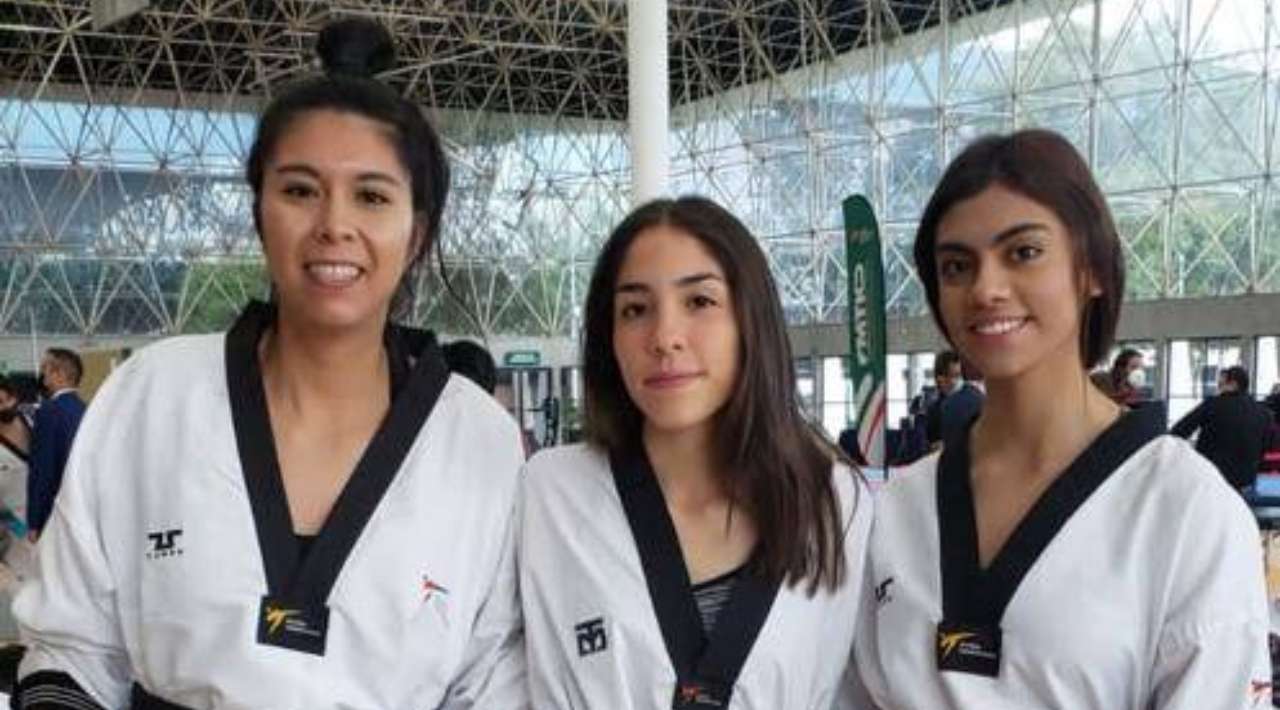 Taekwondoína morelense Amelia Espinosa se titula como Ingeniera Biomédica