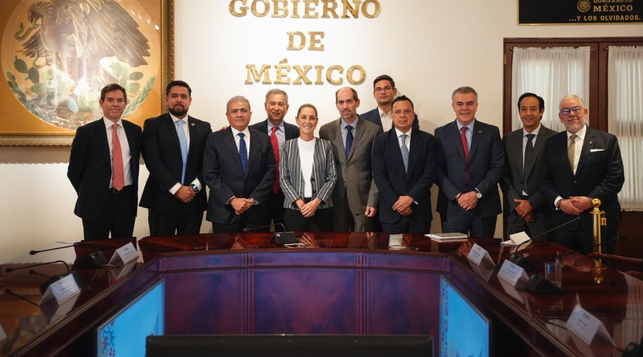 Negocia gobierno con cementeros precios para construcción de viviendas