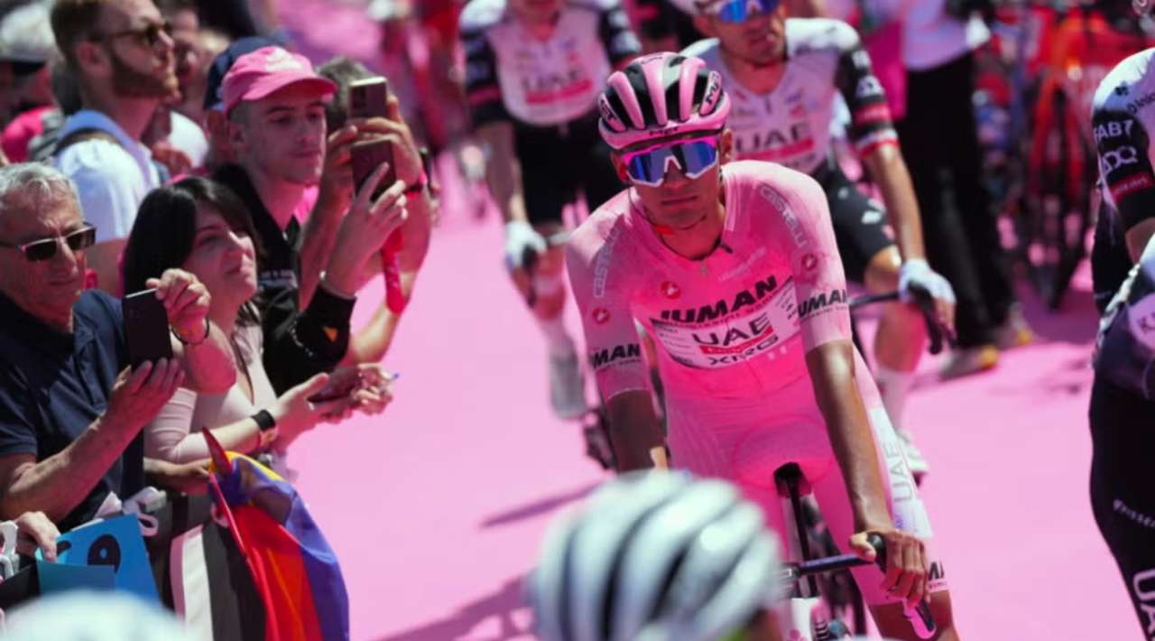 Isaac del Toro se Lleva una Valiosa Bonificación en el Giro de Italia