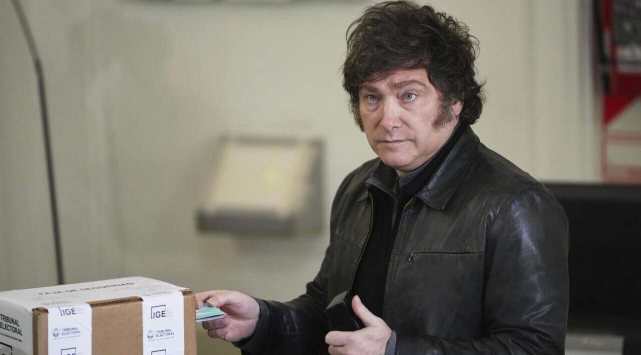 Javier Milei limita a través de decreto, el derecho a huelga en Argentina