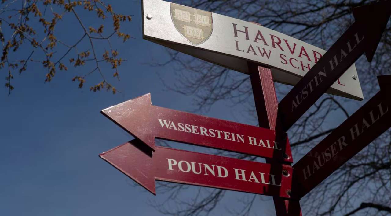 Harvard demanda a Trump por veto a estudiantes extranjeros