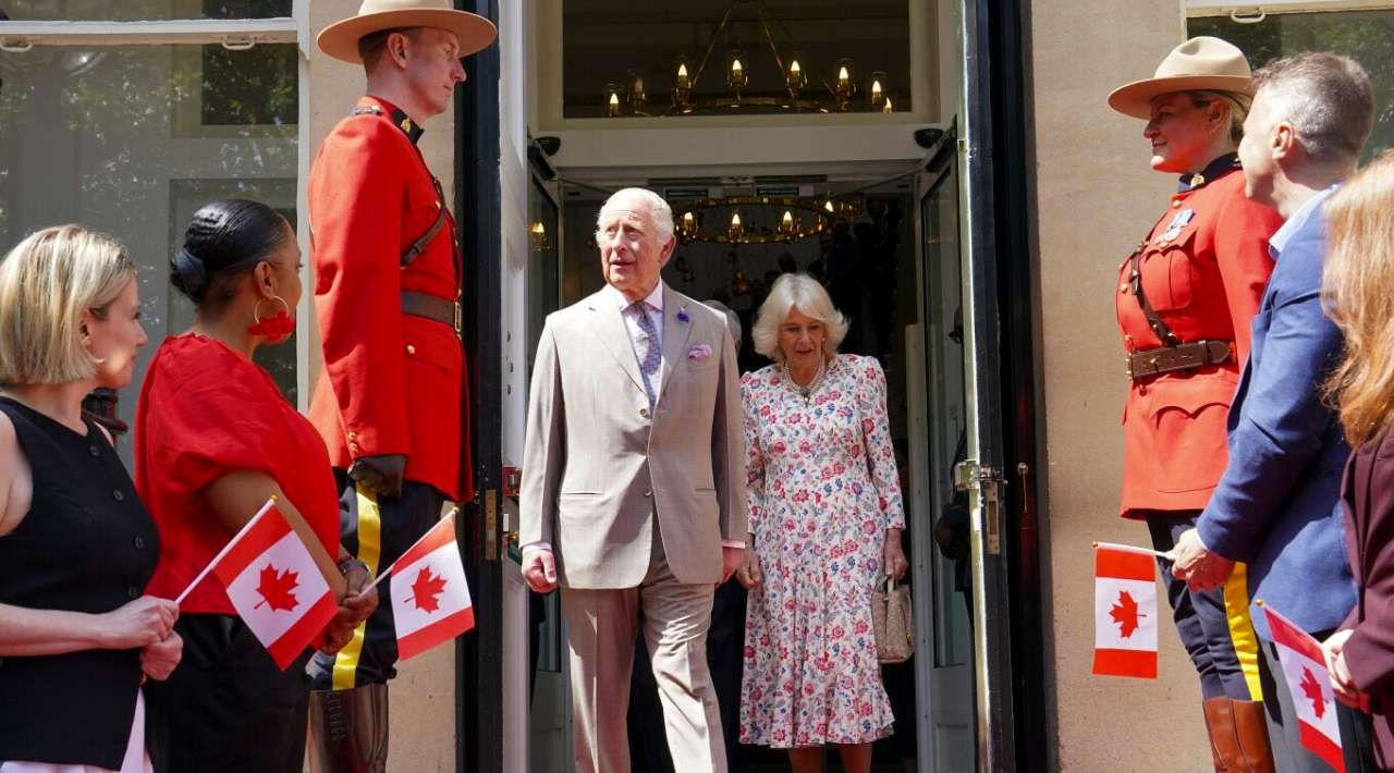 Reyes británicos aterrizan en Canadá para defender su soberanía ante Trump