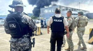 Se incendia refinería en Ecuador