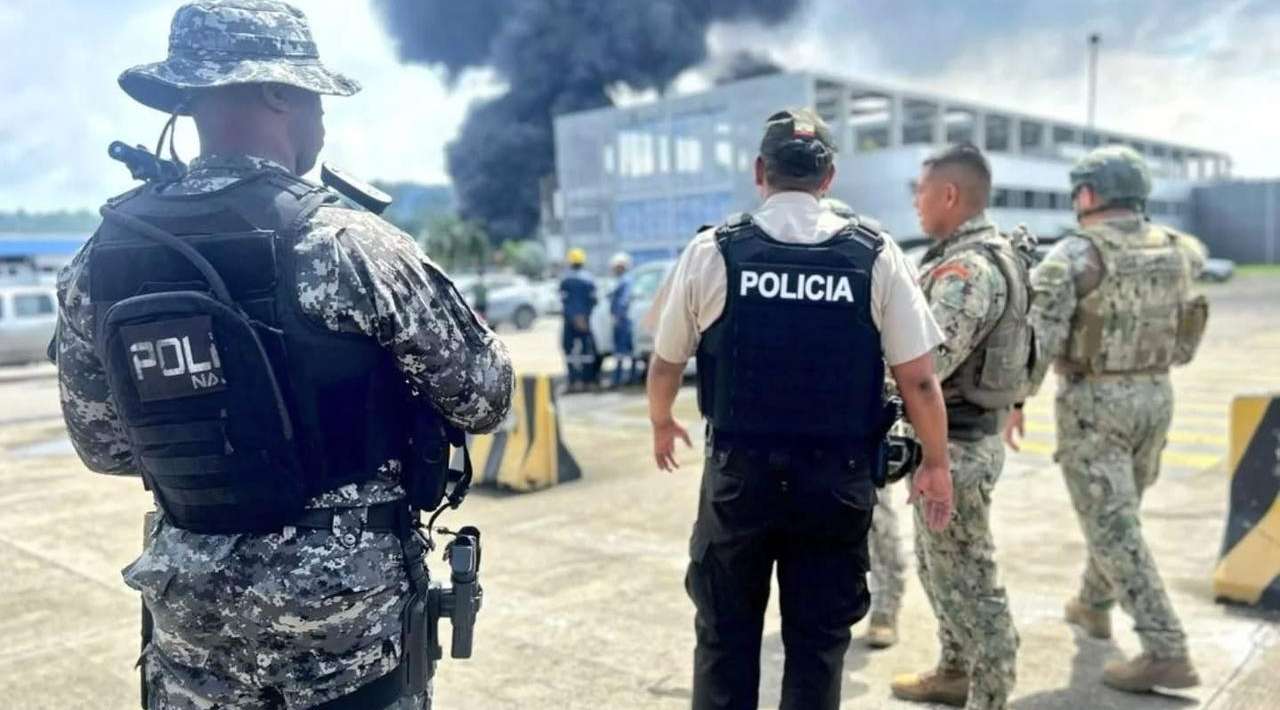 Se incendia refinería en Ecuador
