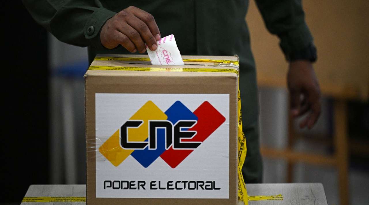 Chavismo arrasa en elecciones regionales y legislativas en Venezuela