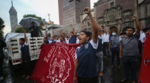 Acuerda gobierno federal nuevas vías de investigación en caso Ayotzinapa.