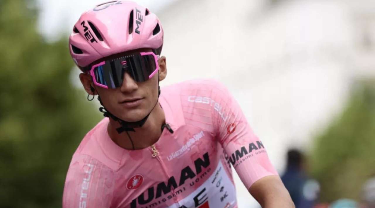 Isaac del Toro se luce en el giro de Italia