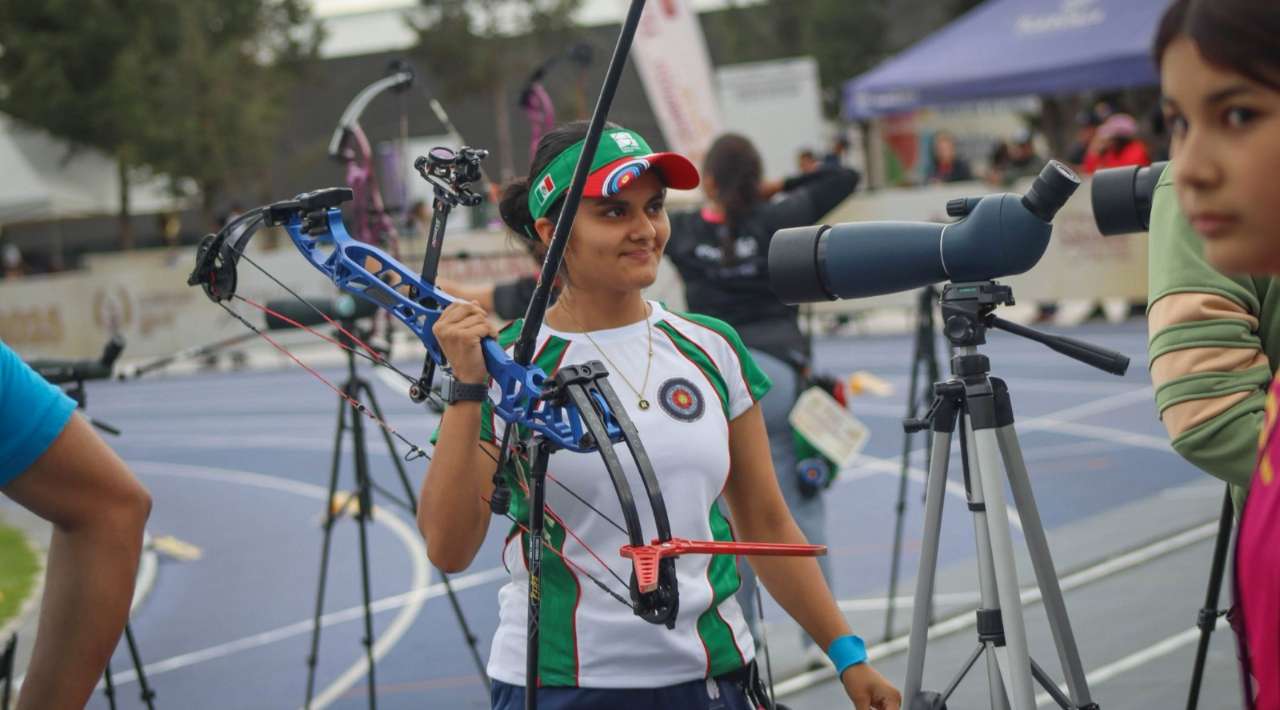 Máximo Méndez y Regina Valdez, doble premio en tiro con arco