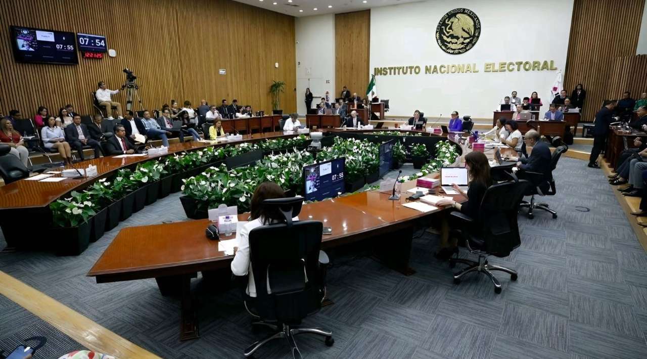 INE declara delito electoral repartir “acordeones” y llamar a no votar